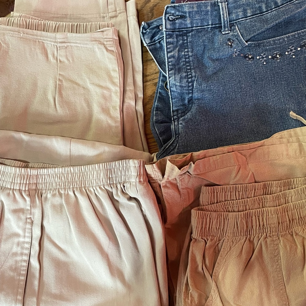 4 pc shorts, 2 capris and pants Gloria Vanderbilt Blue Jean Shorts and more.
